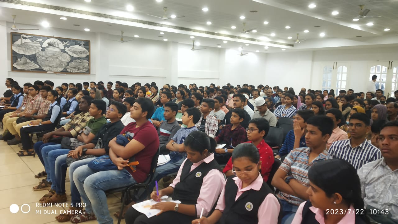 Seminar on How to Achieve IAS/IPS/IFS and other Premium Government Exams at Kannur